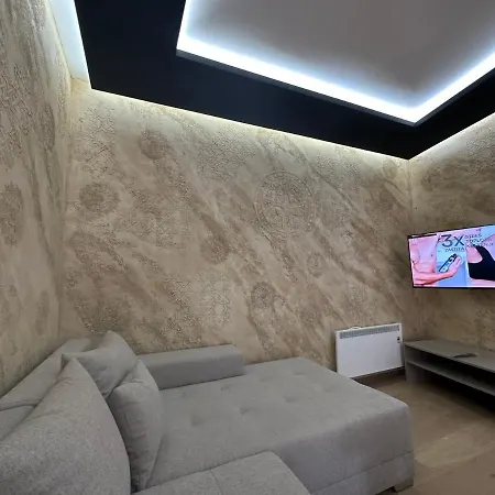 Montaigne 9 Hit 兹拉蒂博尔