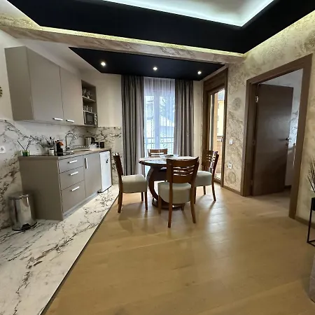 Montaigne 9 Hit 公寓