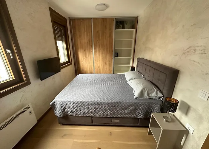 Montaigne 9 Hit Апартаменты *