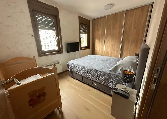 Апартаменты Montaigne 9 Hit