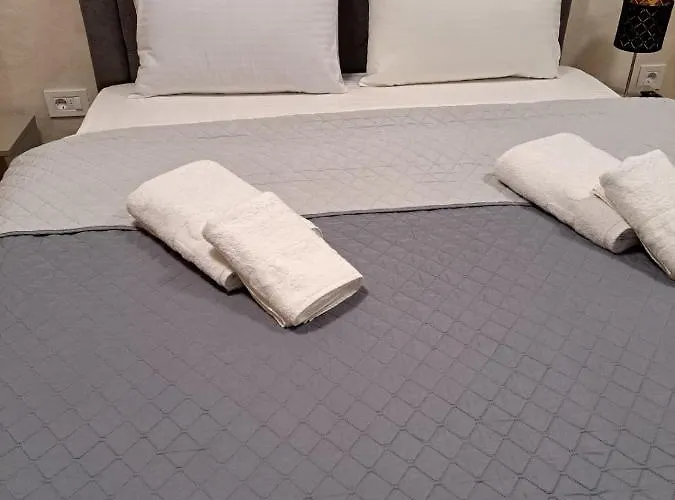 Montaigne 9 Hit Апартаменты *