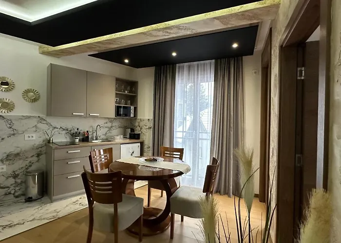 Montaigne 9 Hit Апартаменты